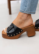 Clogs με τρουκς στη σόλα