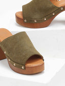 Clogs suede με χρυσά τρουκς Erynn - Λαδί - thefashionproject.gr - ERYNN