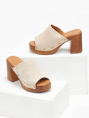 Clogs suede με χρυσά τρουκς Erynn - Μπεζ - thefashionproject.gr - ERYNN