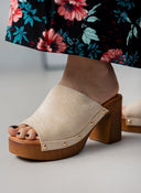 Clogs suede με χρυσά τρουκς Erynn - Μπεζ - thefashionproject.gr - ERYNN