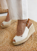 Εσπαντρίγιες platforms με δέσιμο στο πλάι - Μπεζ - thefashionproject.gr - Alta Moda