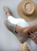 Εσπαντρίγιες suede με χαμηλά πλαϊνά - Τάουπε - thefashionproject.gr - Medies
