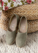 Εσπαντρίγιες suede με χαμηλά πλαϊνά - Χακί - thefashionproject.gr - Medies