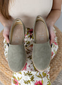 Εσπαντρίγιες suede με χαμηλά πλαϊνά - Χακί - thefashionproject.gr - Medies