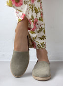 Εσπαντρίγιες suede με χαμηλά πλαϊνά - Χακί - thefashionproject.gr - Medies
