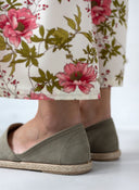 Εσπαντρίγιες suede με χαμηλά πλαϊνά - Χακί - thefashionproject.gr - Medies