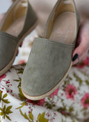 Εσπαντρίγιες suede με χαμηλά πλαϊνά - Χακί - thefashionproject.gr - Medies
