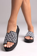 Flatforms ασύμμετρα σανδάλια με print