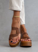 Σανδάλια flatforms δερμάτινα με περαστή φάσα Estil 