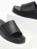 Σανδάλια flatforms δερμάτινα με φαρδιά φάσα tfp