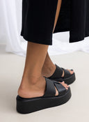 Flatforms δερμάτινα με ιδιαίτερη φάσα Estil