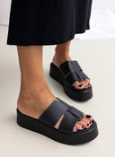 Flatforms δερμάτινα με ιδιαίτερη φάσα Estil