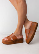 Flatforms δερμάτινα με ιδιαίτερη φάσα Estil