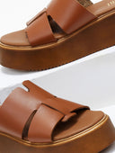 Flatforms δερμάτινα με ιδιαίτερη φάσα Estil