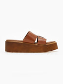 Flatforms δερμάτινα με ιδιαίτερη φάσα Estil