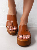 Flatforms δερμάτινα με ιδιαίτερη φάσα Estil