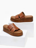 Flatforms δερμάτινα με ιδιαίτερη φάσα Estil
