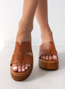 Flatforms δερμάτινα με ιδιαίτερη φάσα Estil