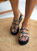 Flatforms δερμάτινα με τρουκς estil