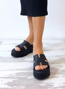 Flatforms δερμάτινα σανδάλια με ανοίγματα Estil