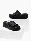 Flatforms δερμάτινα σανδάλια με ανοίγματα Estil