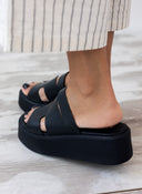 Flatforms δερμάτινα σανδάλια με φαρδιά φάσα Estil