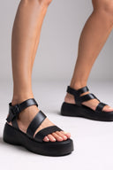 Flatforms δερμάτινα σανδάλια με μπαρέτα Tfp