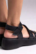 Flatforms δερμάτινα σανδάλια με μπαρέτα Tfp