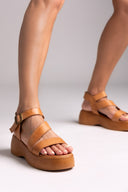 Flatforms δερμάτινα σανδάλια με μπαρέτα Tfp