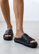Flatforms δερμάτινα σανδάλια με περαστό σχέδιο στις φάσες