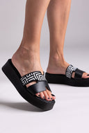 Flatforms δερμάτινα σανδάλια με print Estil