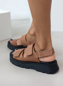 Flatforms δερμάτινα σανδάλια με velcro TFP