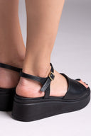 Flatforms δερμάτινα σανδάλια TFP