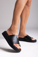 Flatforms σανδάλια δερμάτινα με ασύμμετρη φάσα Estil - Μαύρο