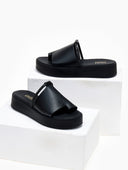 Flatforms σανδάλια με φαρδιά φάσα και στρας Estil