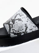 Flatforms σανδάλια με print