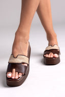 Flatforms σανδάλια με ψάθα στη φάσα Estil