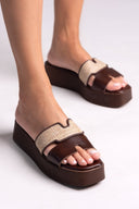 Flatforms σανδάλια με ψάθα στη φάσα Estil