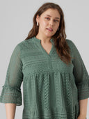 Φόρεμα με δαντέλα plus size Vero Moda curve 10294302