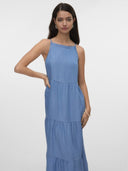 Φόρεμα με denim όψη Vero Moda 10326075 - Μπλε denim - thefashionproject.gr - VERO MODA - 24108113003