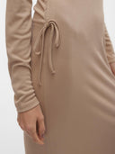 Φόρεμα με σούρα Vero Moda 10299277 - Άμμου - thefashionproject.gr - VERO MODA