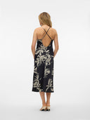 Φόρεμα σατέν με print Aware 10307622 - Μαύρο - thefashionproject.gr - AWARE by VERO MODA