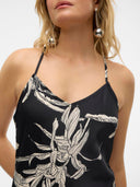 Φόρεμα σατέν με print Aware 10307622 - Μαύρο - thefashionproject.gr - AWARE by VERO MODA