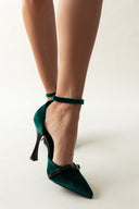 Γόβες από velvet ύφασμα με μπαρέτα TFP - Κυπαρισσί - thefashionproject.gr - TFP