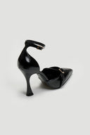 Γόβες λουστρίνι με μπαρέτα TFP - Μαύρο - thefashionproject.gr - TFP
