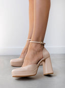 Γόβες με μπαρέτα και φιάπα TFP - Nude - thefashionproject.gr - TFP