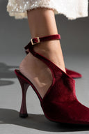Γόβες μυτερές ασύμμετρες από velvet ύφασμα TFP - Burgundy - thefashionproject.gr - TFP