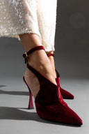 Γόβες μυτερές ασύμμετρες από velvet ύφασμα TFP - Burgundy - thefashionproject.gr - TFP