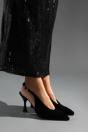 Γόβες μυτερές slingback από velvet ύφασμα TFP
