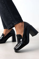 Loafers λουστρίνι με ψηλό τακούνι